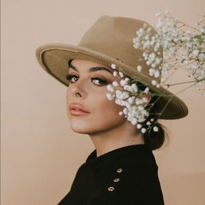 Meet your Posher, Claire